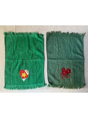 Christmas Hand Towels Green Heart & Poinsettia Appliques Fringed Lot of 2 Decor